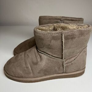 Women's Hip pull on Warm-lined slip-on boots faux leather/ fur size 10 US/ 40 EU